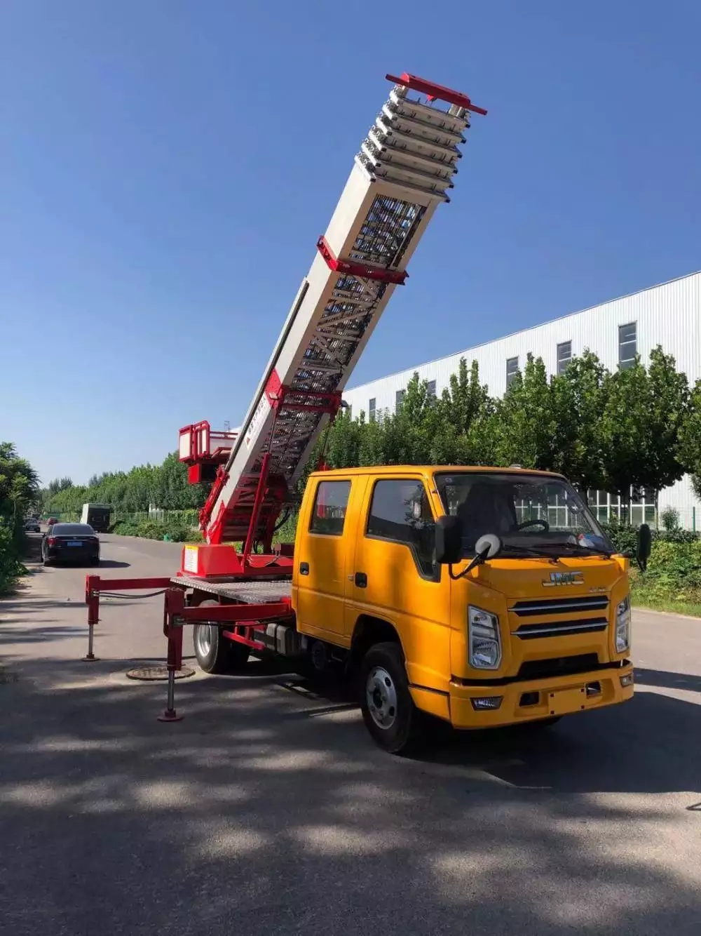 天长附近的云梯车出租服务：轻松解决高空作业需求